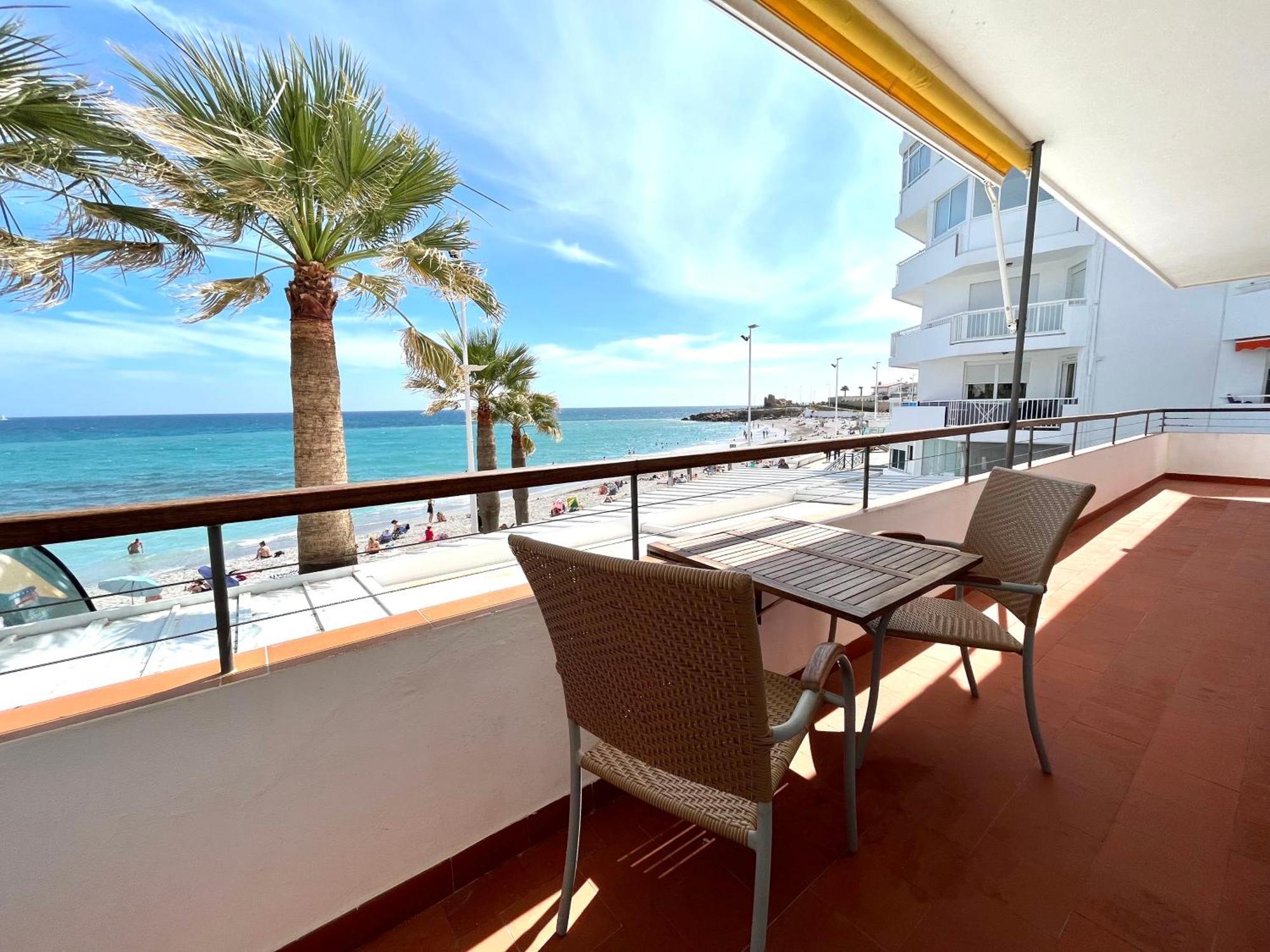 Apartamentos Playa Torrecilla Nerja Esterno foto