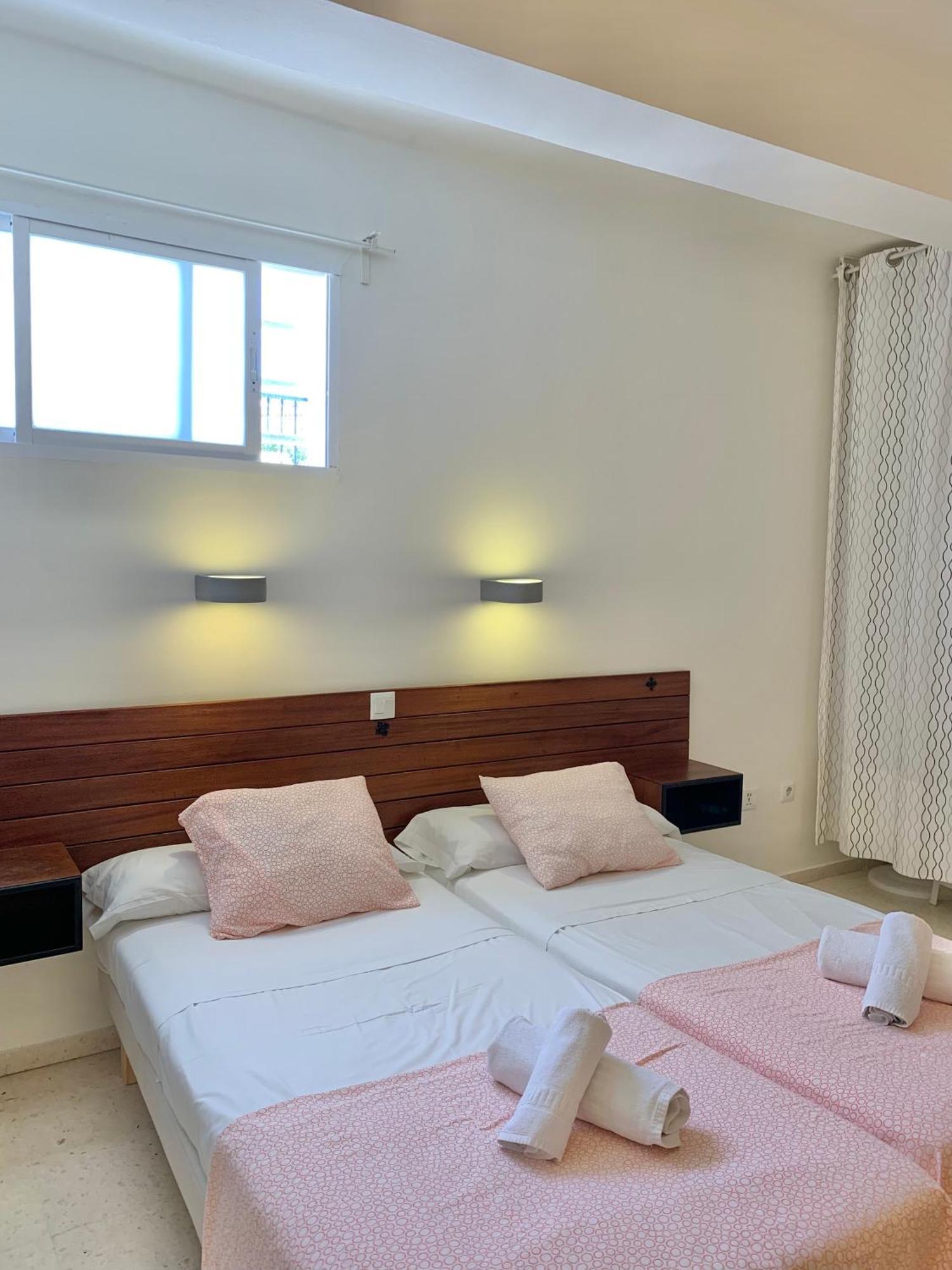 Apartamentos Playa Torrecilla Nerja Camera foto