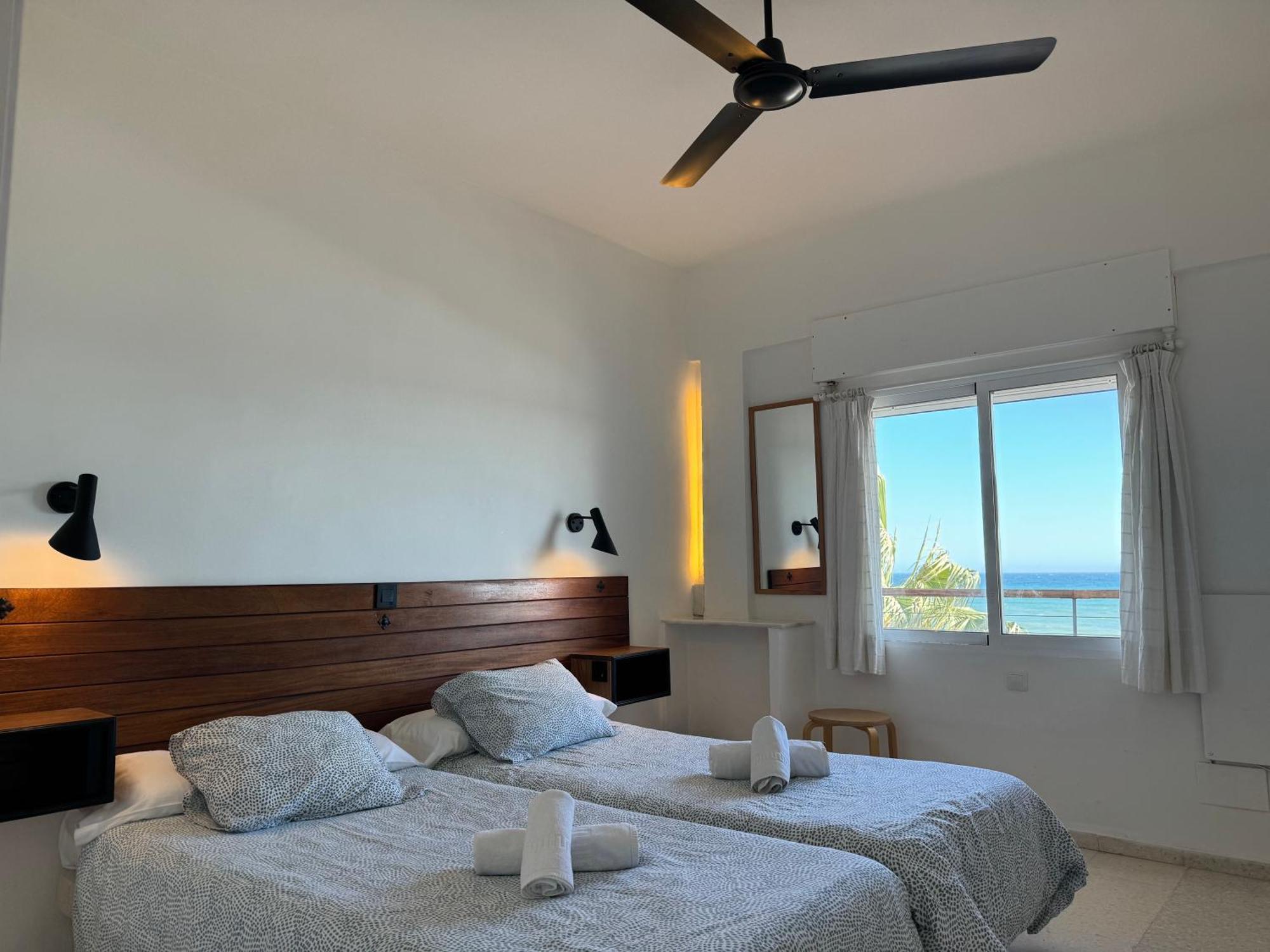Apartamentos Playa Torrecilla Nerja Esterno foto