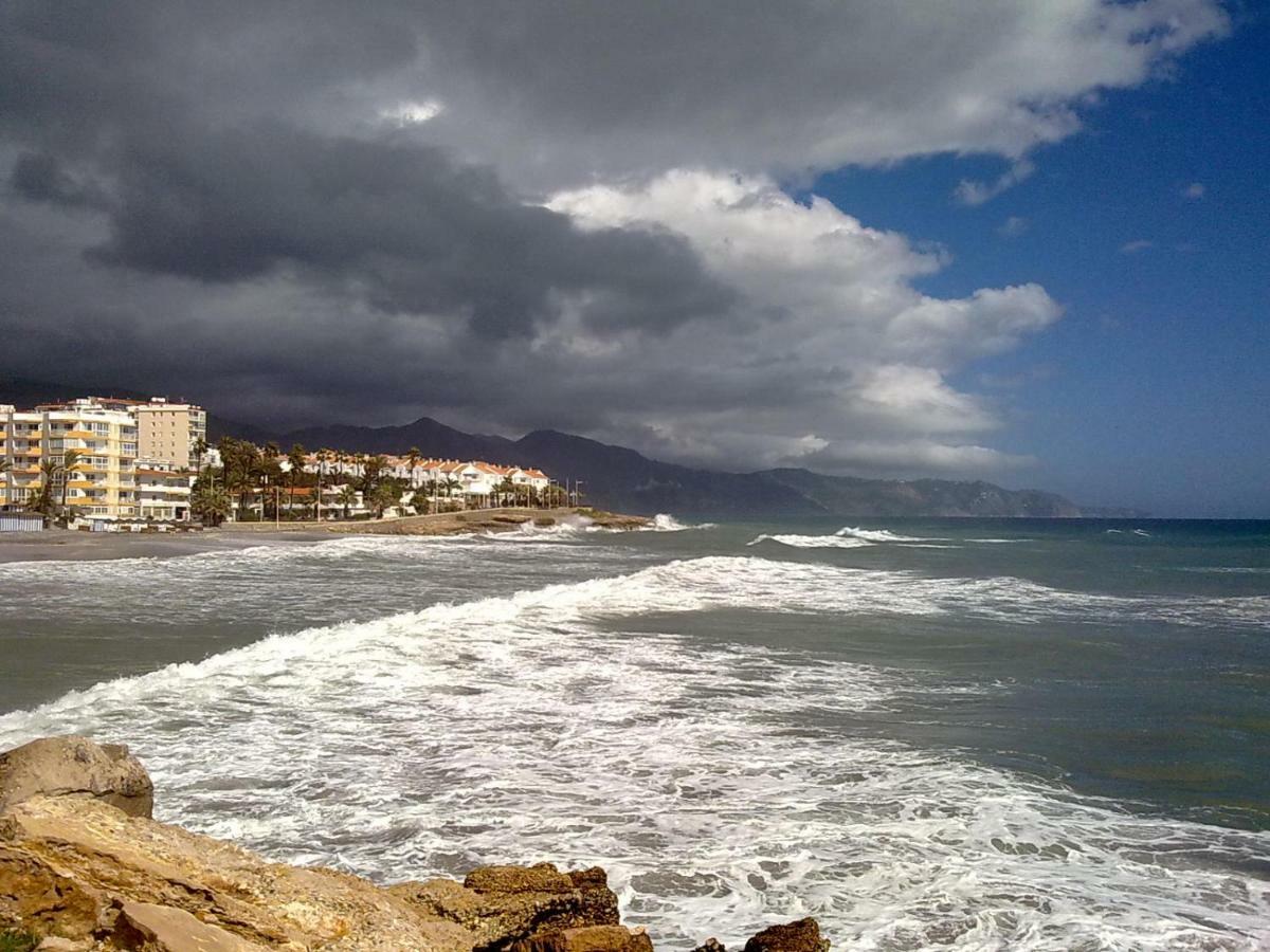 Apartamentos Playa Torrecilla Nerja Esterno foto